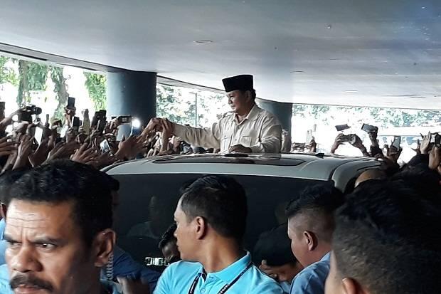 Berpantun di Acara May Day, Prabowo Ibaratkan yang Curang Seperti Lutung