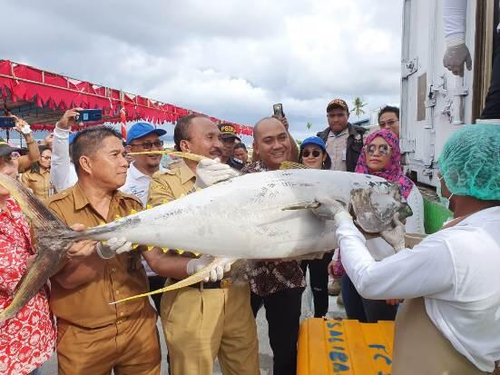 Pengiriman Perdana Tol Laut dari Talud