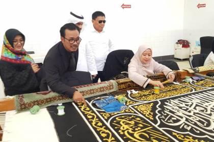 Puan Maharani Mendapat Kehormatan Melihat Prosesi Pembuatan Kiswah Kakbah