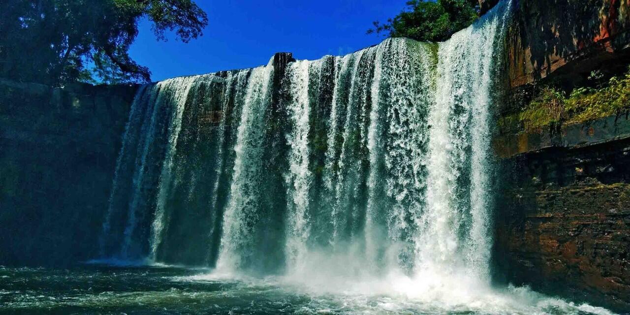 5 Destinasi wisata air terjun yang Menakjubkan untuk dikunjungi di Kalimantan Barat