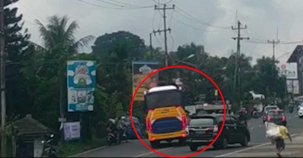 Video Detik-detik Bus Pelajar Alami Rem Blong di Gadog Puncak