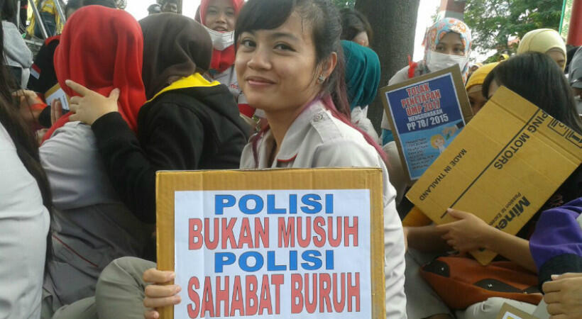[Mbloo...Nih Mbloo]...Hari Buruh, Para Pekerja Cantik Ini Bikin Demo Lebih Adem