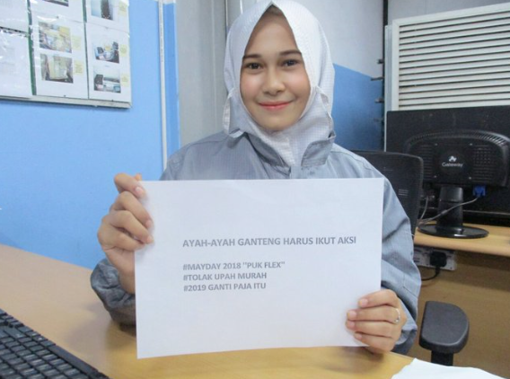 [Mbloo...Nih Mbloo]...Hari Buruh, Para Pekerja Cantik Ini Bikin Demo Lebih Adem