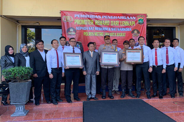 Ungkap Kasus 120 Kg Sabu dan Pembunuhan FBR, Polres Jakbar Raih Penghargaan