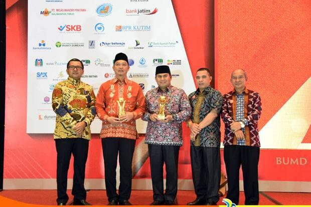 PDAM Tirta Arut Pangkalan Bun Terima Penghargaan Top BUMD 2019