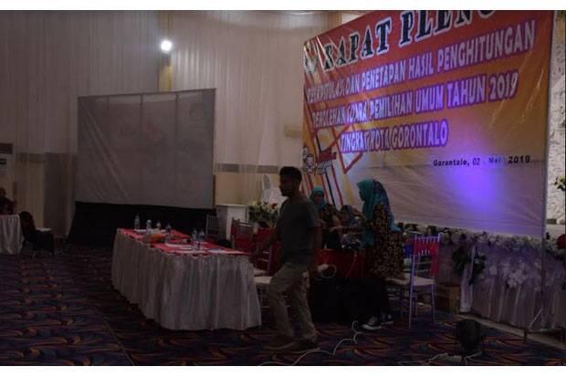 Stop Kontak Keluarkan Percikan Api, Rapat Pleno KPU Gorontalo Diskors