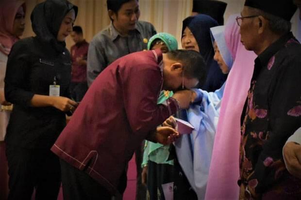 Selalu Displin dan Berprestasi Sejak Remaja Kini Sukses Menjadi Wali Kota Dua Periode