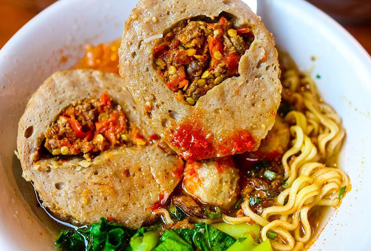 10 Masakan Nusantara Berkuah Merah yang Cocok untuk Penggemar Pedas!