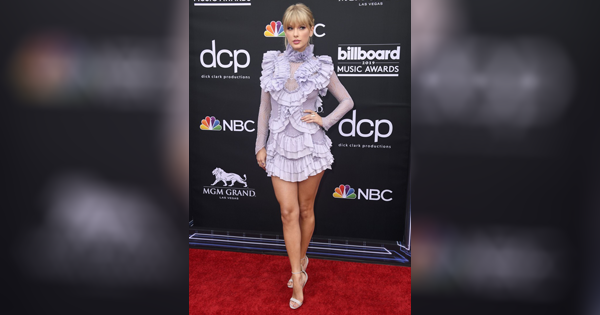 Billboard Music Award 2019 Dihiasi Banyak Busana Indah!