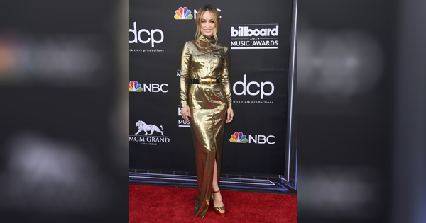 Billboard Music Award 2019 Dihiasi Banyak Busana Indah!