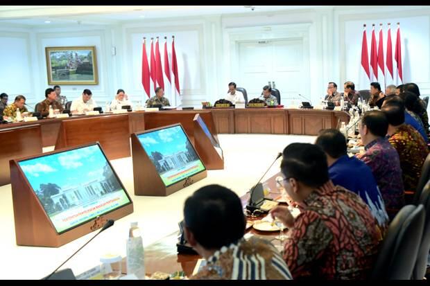 Gelar Rapat Hadapi Ramadhan, Ini Pesan Jokowi kepada Para Menteri