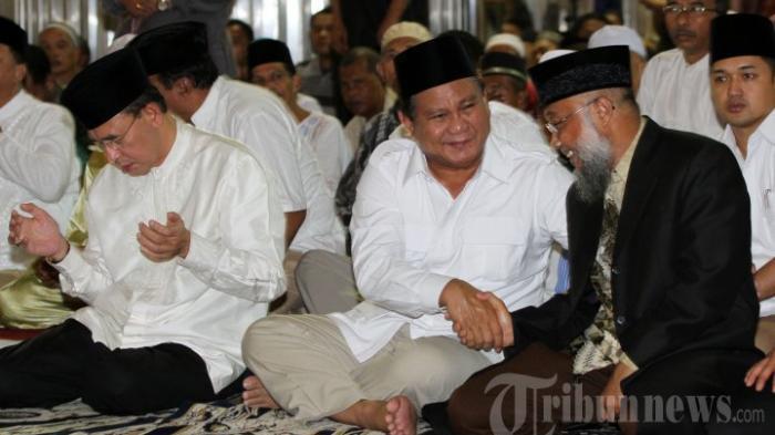 Pilih Shalat Jumat di aceh. Prabowo Batal Jenguk Bu Ani.