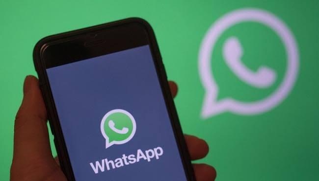 Lucunya Tingkah Polah Orang Tua Kalau Lagi Telponan