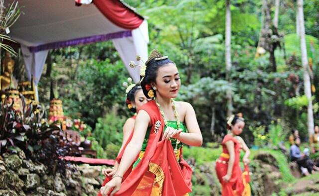Rasa Syukur Masyarakat Buddha Jawa Diwujudkan dengan Menghargai Air