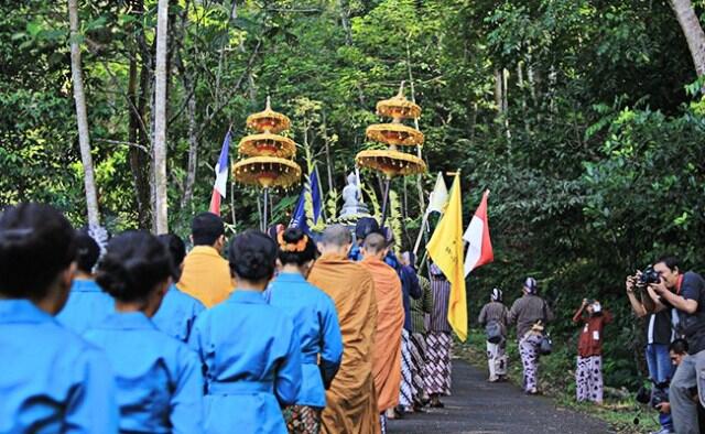Rasa Syukur Masyarakat Buddha Jawa Diwujudkan dengan Menghargai Air