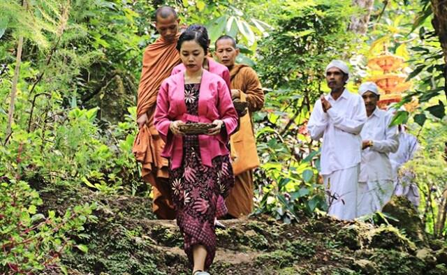 Rasa Syukur Masyarakat Buddha Jawa Diwujudkan dengan Menghargai Air