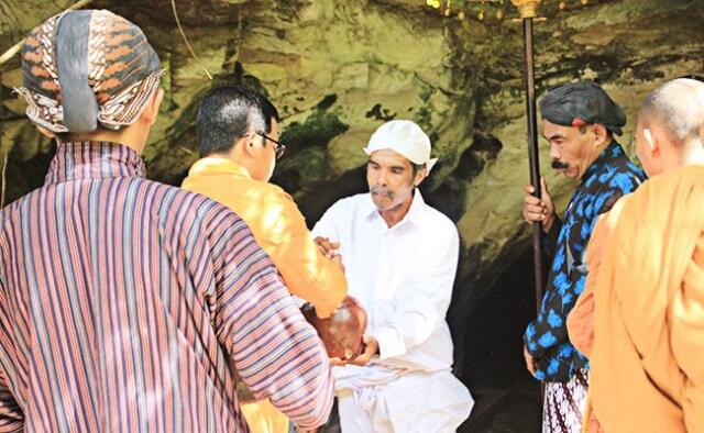 Rasa Syukur Masyarakat Buddha Jawa Diwujudkan dengan Menghargai Air