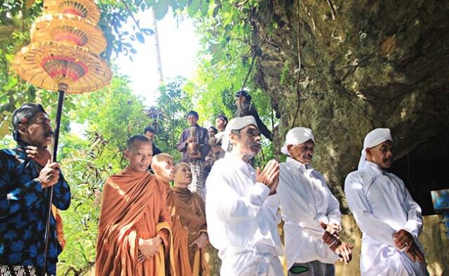 Rasa Syukur Masyarakat Buddha Jawa Diwujudkan dengan Menghargai Air