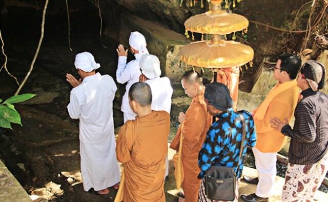 Rasa Syukur Masyarakat Buddha Jawa Diwujudkan dengan Menghargai Air