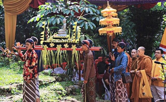 Rasa Syukur Masyarakat Buddha Jawa Diwujudkan dengan Menghargai Air