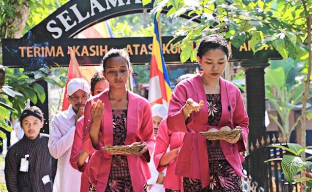 Rasa Syukur Masyarakat Buddha Jawa Diwujudkan dengan Menghargai Air