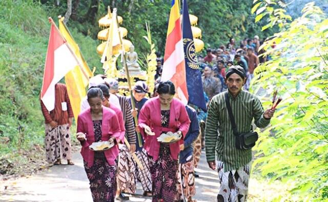 Rasa Syukur Masyarakat Buddha Jawa Diwujudkan dengan Menghargai Air