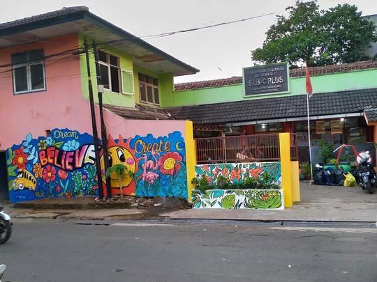 Jadi Sasaran Vandalisme, SLB C Plus Bandung Dibersihkan Puluhan Anak Muda