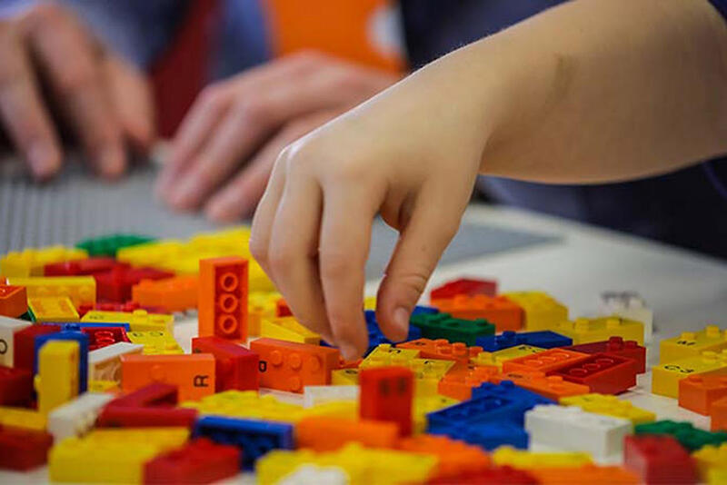 Braille Bricks dari LEGO Ini Bantu Penyandang Tunanetra Belajar Sambil Bermain, Gan!