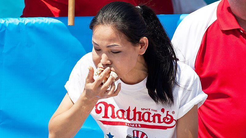 5 Jawara Makan di Dunia, Nomor 2 Kok Bisa Tetep Langsing dan Cantik ya Gan?