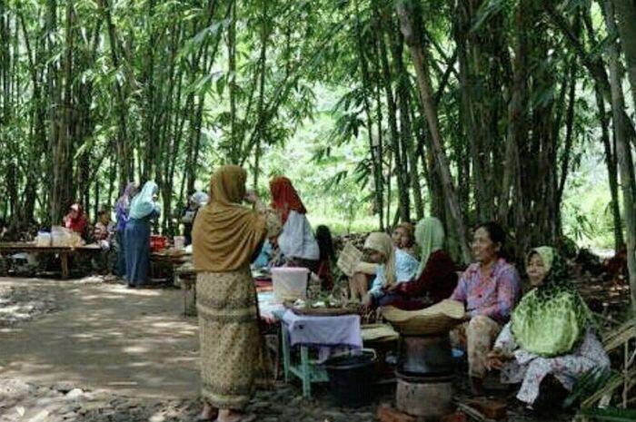 Pasar Papringan, Pasar yang Hanya Buka Hari Minggu Wage dan Pon | KASKUS - Kesenian Dan Permainan Tradisional Di Pasar Papringan