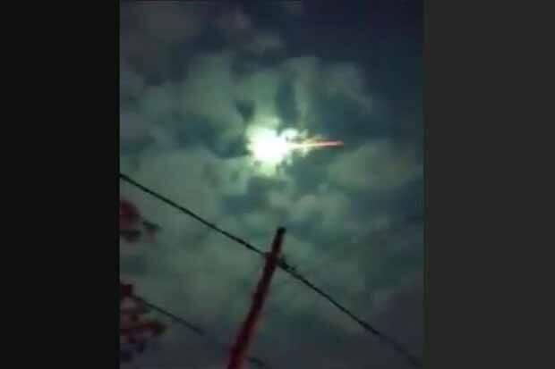 Warga Heboh Melihat Meteor Jatuh di Langit Kalteng