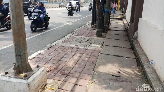 Tabrak 2 Orang dan Ojol di Mampang, Sopir Sedan Mewah Mengaku Ngantuk