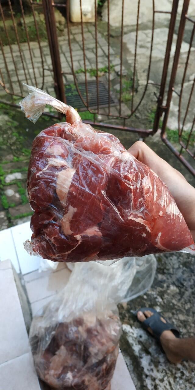 OMSET JUTAAN Sebelum Lebaran dari &quot;DAGING KILOAN&quot;