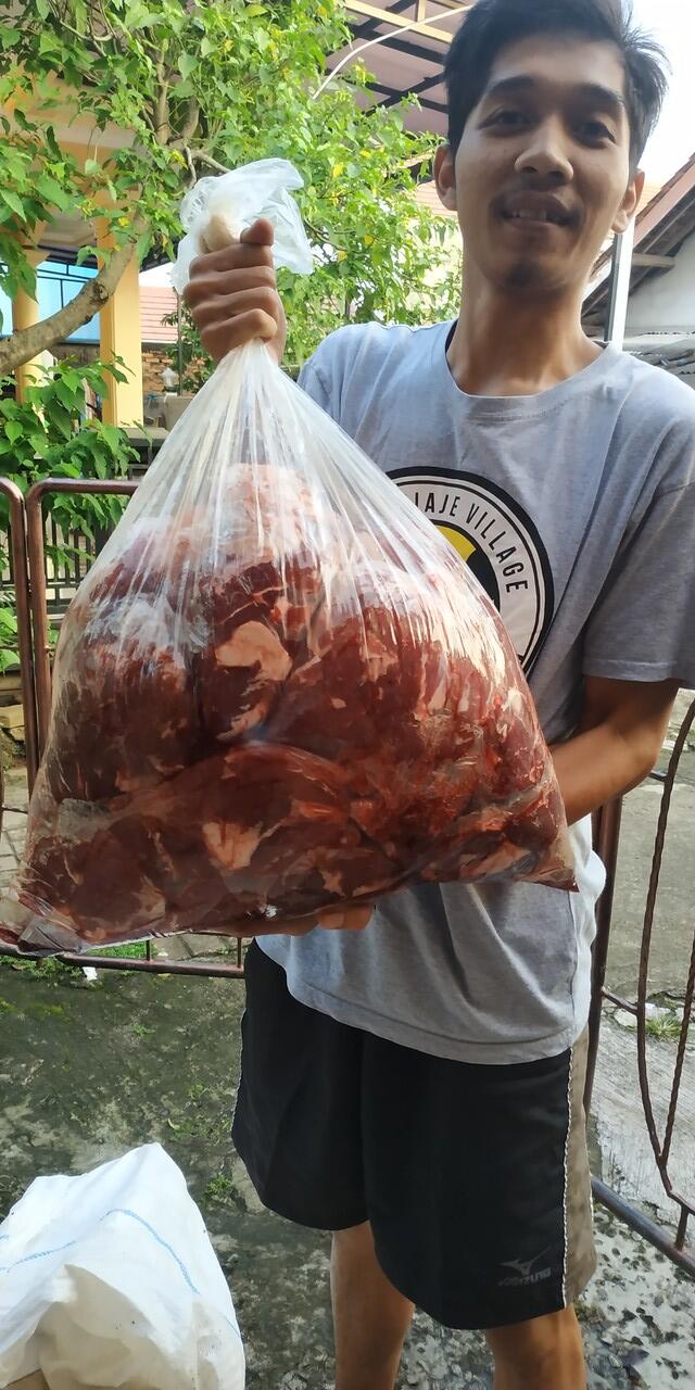 OMSET JUTAAN Sebelum Lebaran dari &quot;DAGING KILOAN&quot;