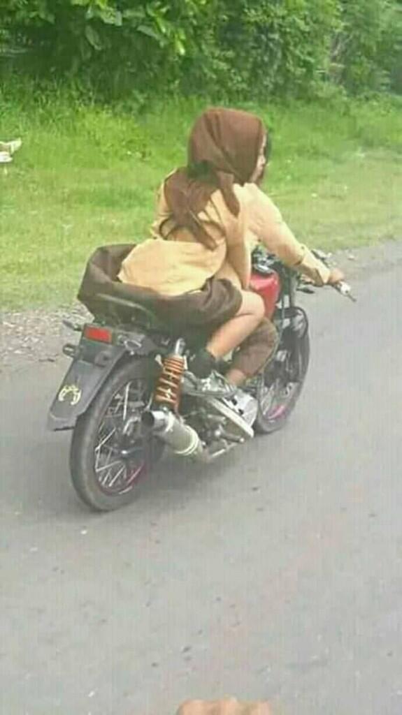 Bagaikan Mengukir Diatas Angin