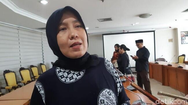 Pose 2 Jari, dr Ani Hasibuan Ngaku Independen Usut Penyebab KPPS Meninggal