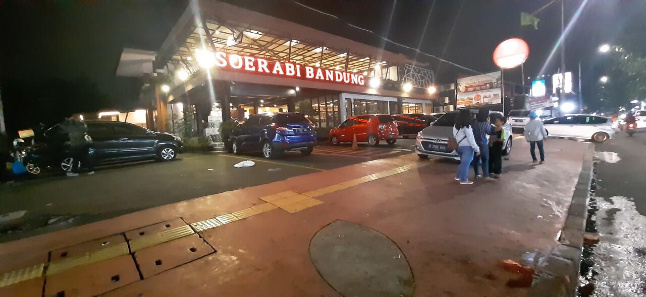 Bingung Nyari Tempat Bukber? Coba ke Jalan Cempaka Putih Raya Gan!!