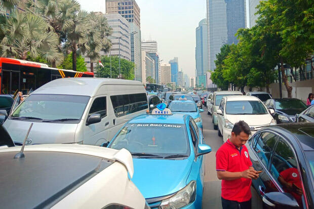 Ada Pengunjuk Rasa di Bawaslu, Ruas Jalan MH Thamrin Macet Total