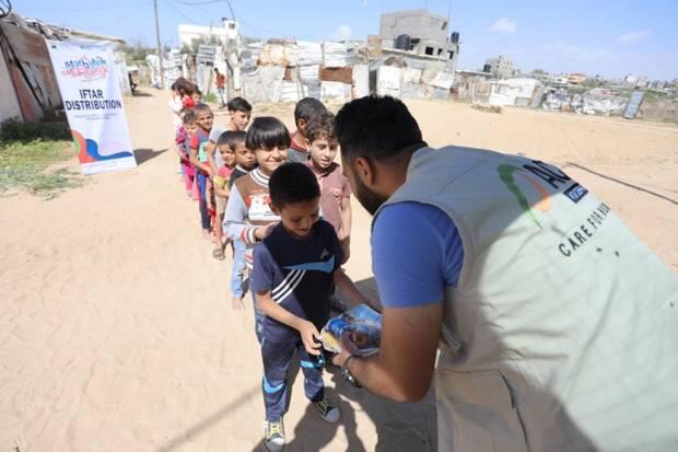 ACT Bagikan 500 Paket Berbuka Puasa untuk Warga Palestina