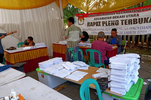 Rapat Pleno PPK Bekasi Utara, Prabowo-Sandi Raih 57 Persen Suara