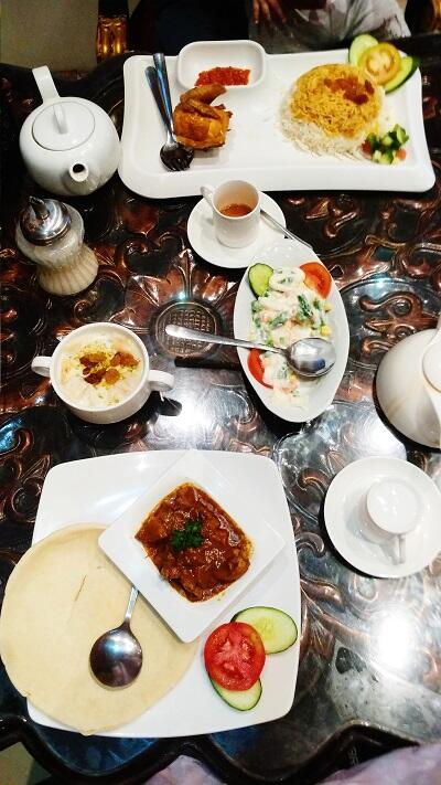 Yuk Bukber! Nikmatnya Cita Rasa Timur Tengah di Ajwad Resto