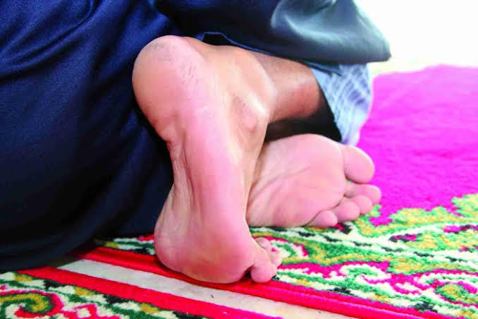 Manfaat Medis Duduk Antara Dua Sujud Saat Salat