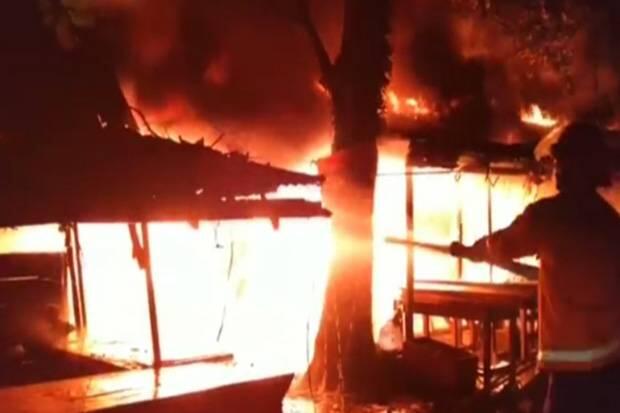 Subuh Membara di Kota Bengkulu, Puluhan Kios Pasar Minggu Jadi Abu