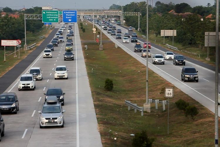 PERHATIAN!!! Musim Mudik, Tol Cikampek sampai Brebes Satu Jalur