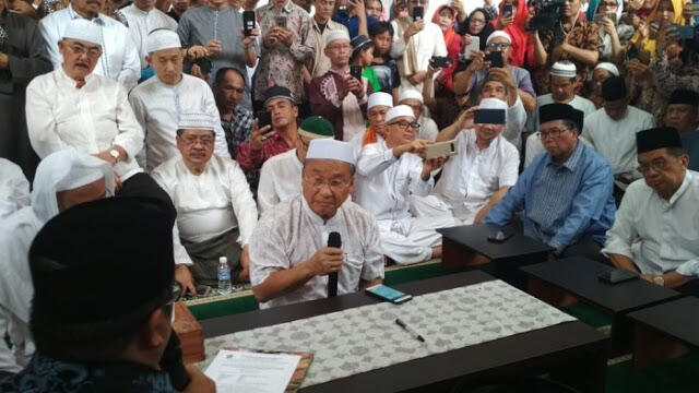 Suara Azan Membuat Satu Keluarga Tionghoa di Palembang Bersyahadat