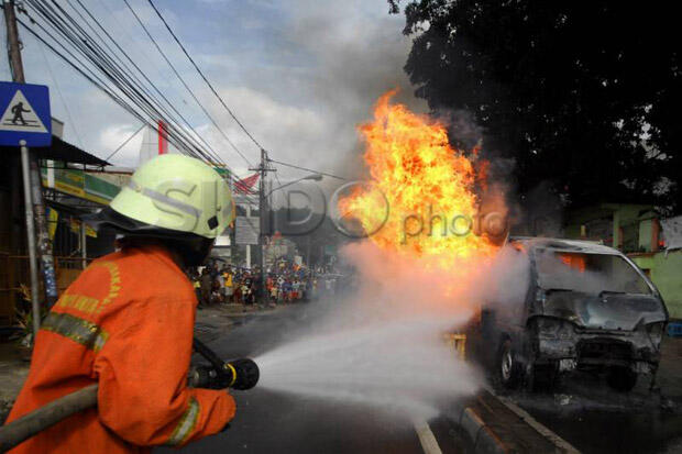 Polisi Masih Selidiki Penyebab Mobil Carry Terbakar Dekat Masjid Istiqlal