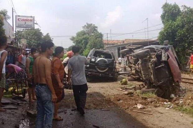 Kereta Api Jurusan Merak-Rangkas Tabrak Mobil Pikap, Sopir Luka-luka