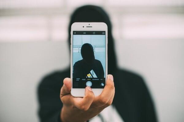 6 Fakta Soal Narsis yang Perlu Diketahui, Bukan Soal Selfie Saja Lho!
