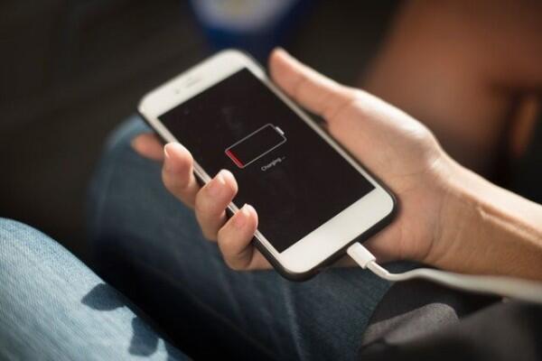 5 Tips untuk Menghemat Baterai Ponsel Saat Traveling!