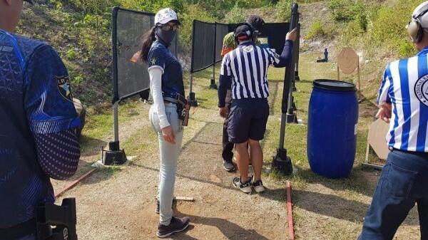 11 Potret Widi Vierratale yang Hobi Nembak, Bikin Deg-degan